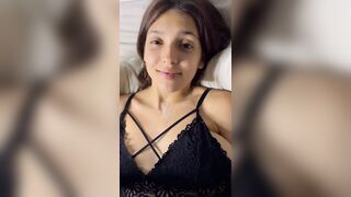 My shy and innocent teen stepsister doesn't know how to get cum and she practices with my big cock