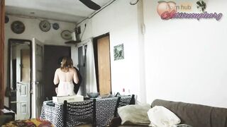 Challenge Delivery Pizza Naked Woman Ends up Fucking and Asking for Milk