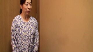 M607G06 A mature woman who runs a dry shop in Kisarazu in Chiba alone.