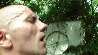 Get immersed in seconds with a fascinating German