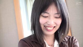 M612G03 The young wife who cooperated with the questionnaire about the affair was a bit frustrated