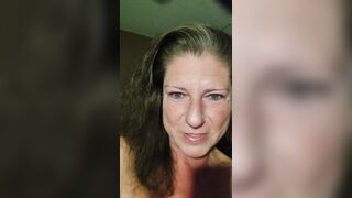 A bedtime story from the sexiest American Milf masturbating herself to sleep