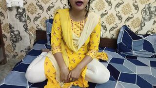 Desi Indian step mom ne apne hundreds bete ka lund chussa aur aapne chuche dikhaye behisaab gandi galiyaa di itne main step dad aa