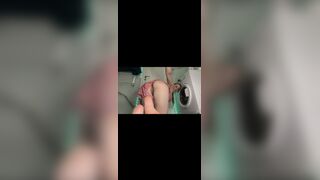 Fingering pussy and play with hot big ass