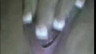 Teen stretch her slit with her hand
