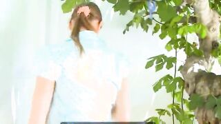breasty brunette pissing o the tree