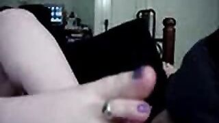 Guy Gets Footjob & Cums