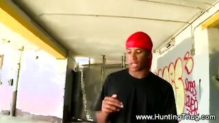 This doo rag cock sucker knows what to do with hard dick
