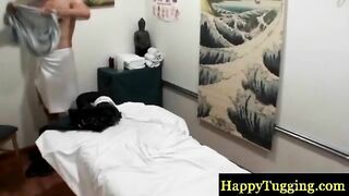Asian babe gives a happy end to massage