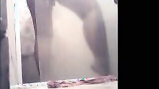 Thick Chick Showering