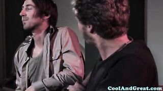 Amateur brunette skank gets jizzed on