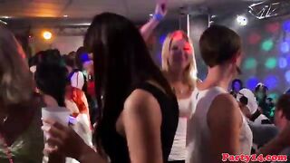 Real party slut does doublepenetration