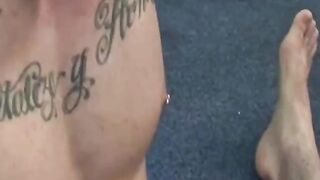 Muscular hunks fuck and cum together