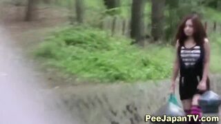 Sexy japanese girl pisses in public