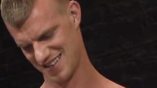 Gaysex hunk in sexy blowbang session