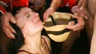 Girls gets fucking with pissing