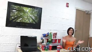 Chicks show their bodies