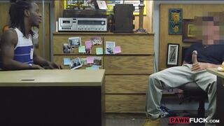 Pawnkeeper banging girl of a black guy in the backroom