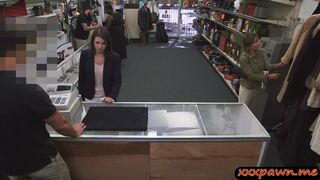 Customers wife banged by horny pawn dude in the pawnshop