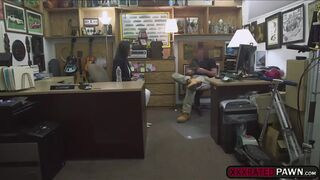 Super hot brunette MILF gets her pussy owned in the pawnshop