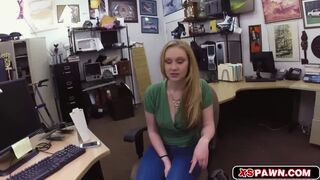 Gorgeous chick spreading her hot sexy legs