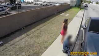 Hottie gives BJ to tow truck driver for not towing her car