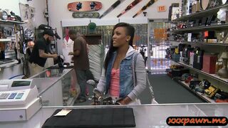 Ebony fucked by nasty pawn guy to get the golf clubs free