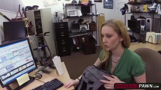 Sexy Veronica satisfy her sexual craving for cash