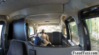 Couple getting horny and enjoyed sex in the backseat