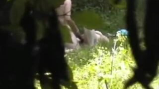 Voyeuring horny couple in Public Park