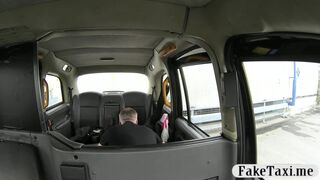 Woman in fancy dress fucked in the taxi to off her fare