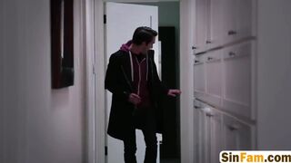 Busty Housewife Gives Fantastic Blowjob And Gets Pussy Penetrated