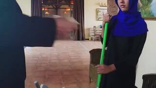 Gorgeous Arab Maid Apolonia Blows Hung Boss