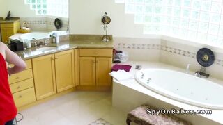 Dude spying ebony babe in shower