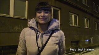 Fake agent casts amateur in public