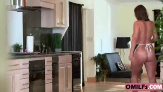 Sexy MILF With Nice TIts Skylar Rides In The Kitchen