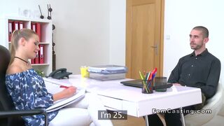 Dude without experience fucks female agent