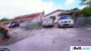 A sexy babe with huge ass enjoys hard pussy fucking after her morning jogging