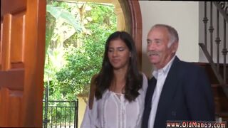 Old man getting rimmed by girl Going South Of The Border