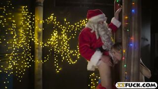 Beautiful babe Jillian Janson analyzed by pervert Santa