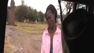 African Whore Blowing Huge White Cock In Car
