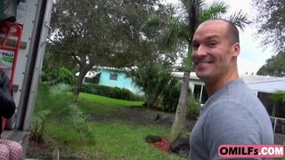 Busty milf Veronica Vain gets pussy stretched