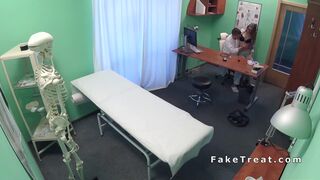 Fake doctor bangs journalist student