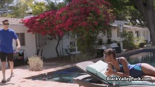 Nubian princess blows big white dick by pool