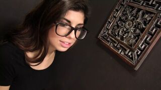 Girl Ava Taylor Confesses to the Gloryhole